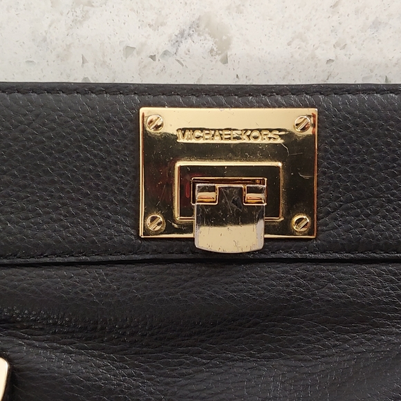 Micheal Kors purse - Picture 3 of 4